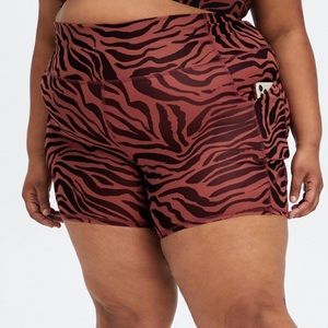Fabletics Oasis High-Waisted 6'' Short NWT